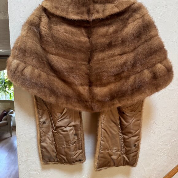 Vintage Mink Wrap or Stole in Excellent condition. - Picture 14 of 14